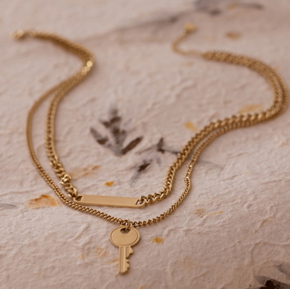 Trendy Key Layered Necklace - Picture 4 of 5